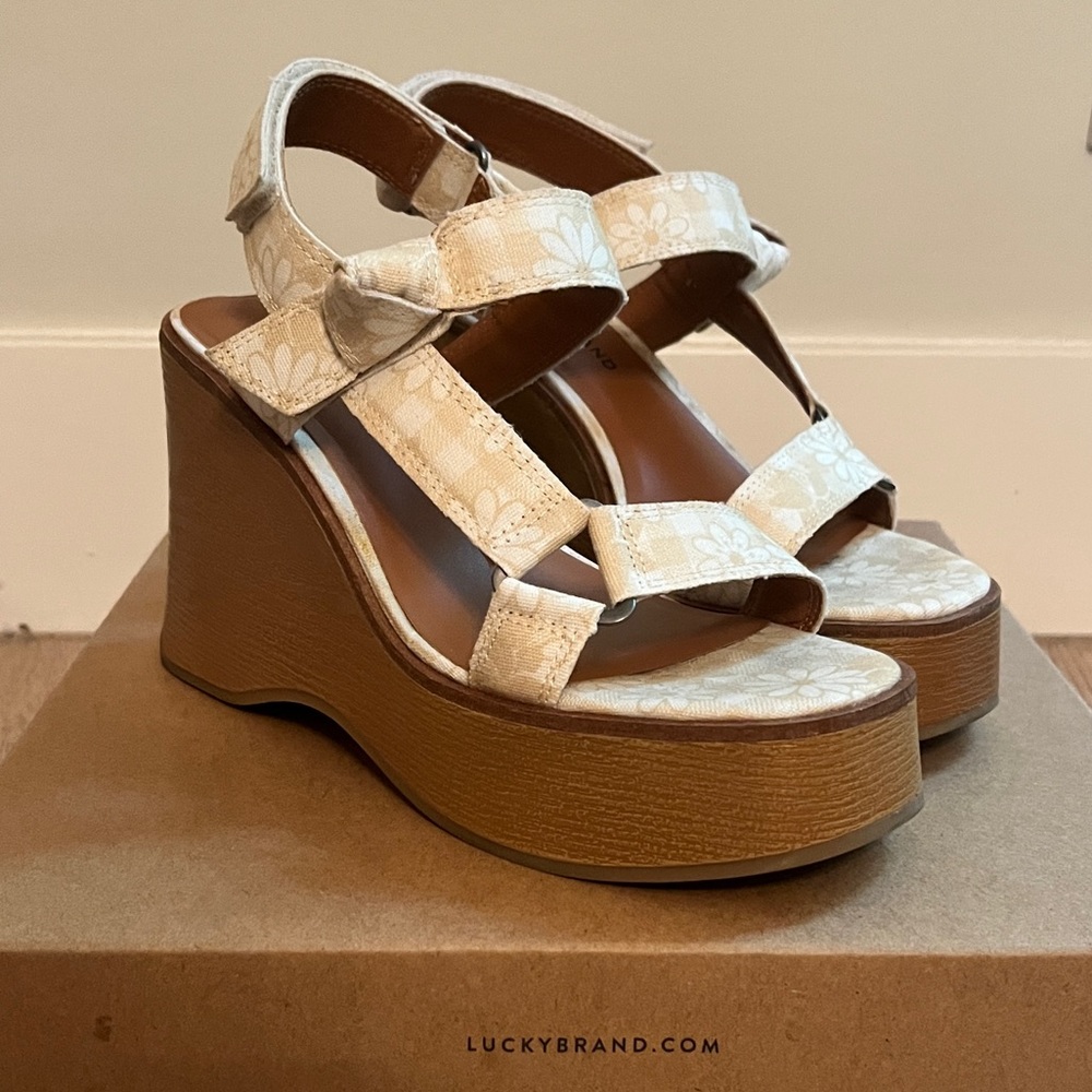 Lucky Brand Demmia Daisy Platform Wedge Sandal